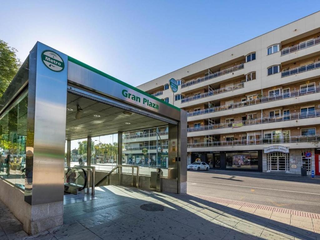 Piso Con Patio Privado Y Parking Nervion Sevilla ภายนอก รูปภาพ
